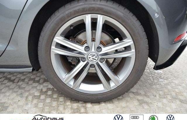 Volkswagen Golf Lim. Highline R-Line 2.0l TDI 110kW DSG Navi LED L