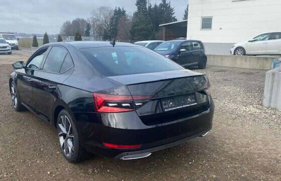 Škoda Superb Lim. SportLine Diesel 200PS LED M/PANO/8Fach/AHK