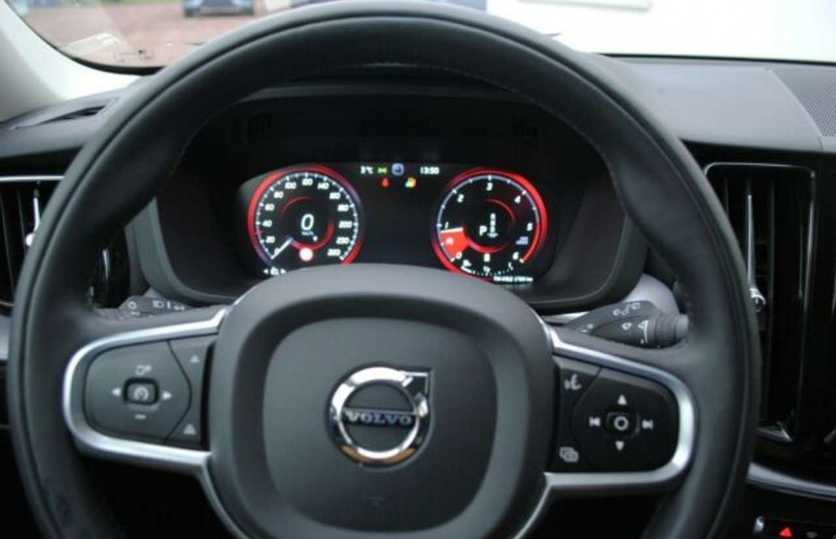 Volvo XC60 B4 Momentum Pro AWD