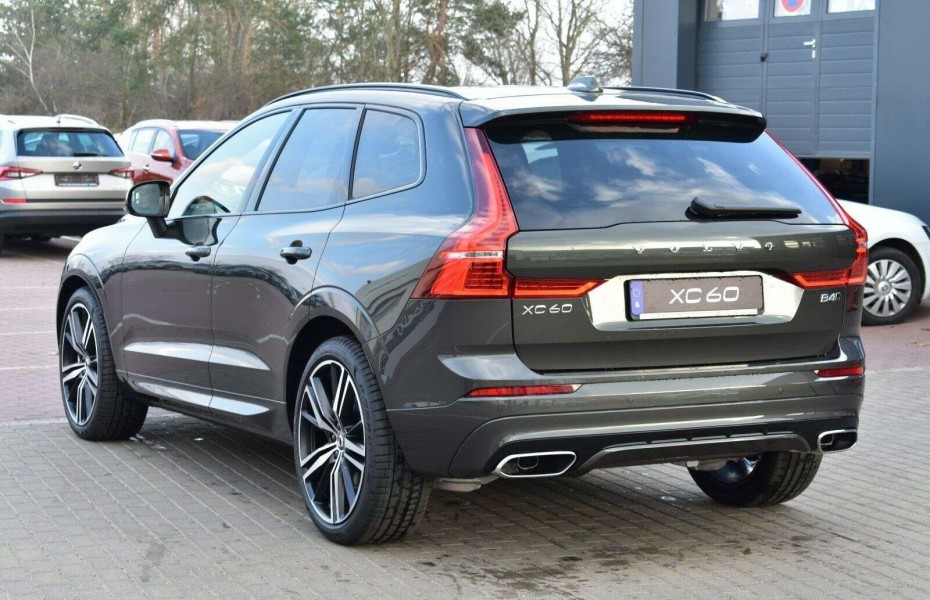 Volvo XC60 B4 D AWD R-Design LUFT PANO STHZ 360 H&K QI