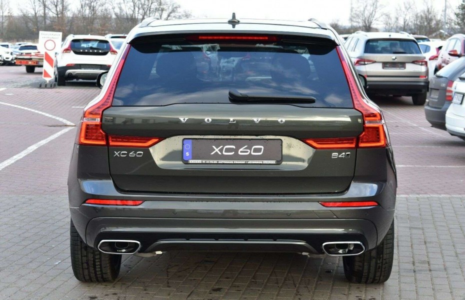 Volvo XC60 B4 D AWD R-Design LUFT PANO STHZ 360 H&K QI