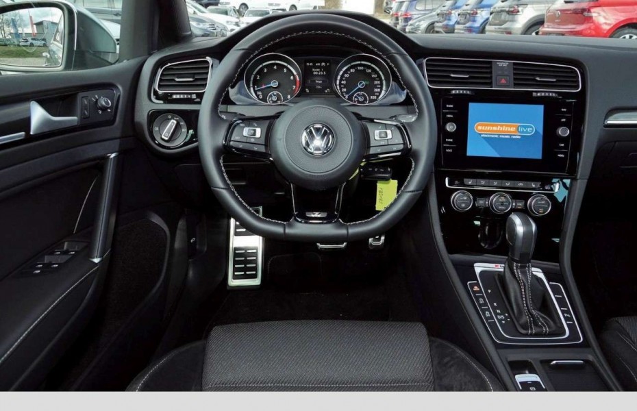 Volkswagen Golf VII Variant R 2.0 TSI DSG 4Motion Navi DAB Klima