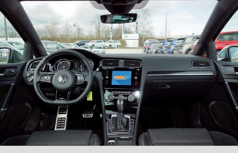 Volkswagen Golf VII Variant R 2.0 TSI DSG 4Motion Navi DAB Klima