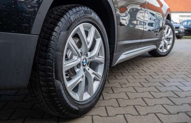 BMW X1 sDrive 20dA X-Line LED+HUD+PANO+NAVI+KAM+M