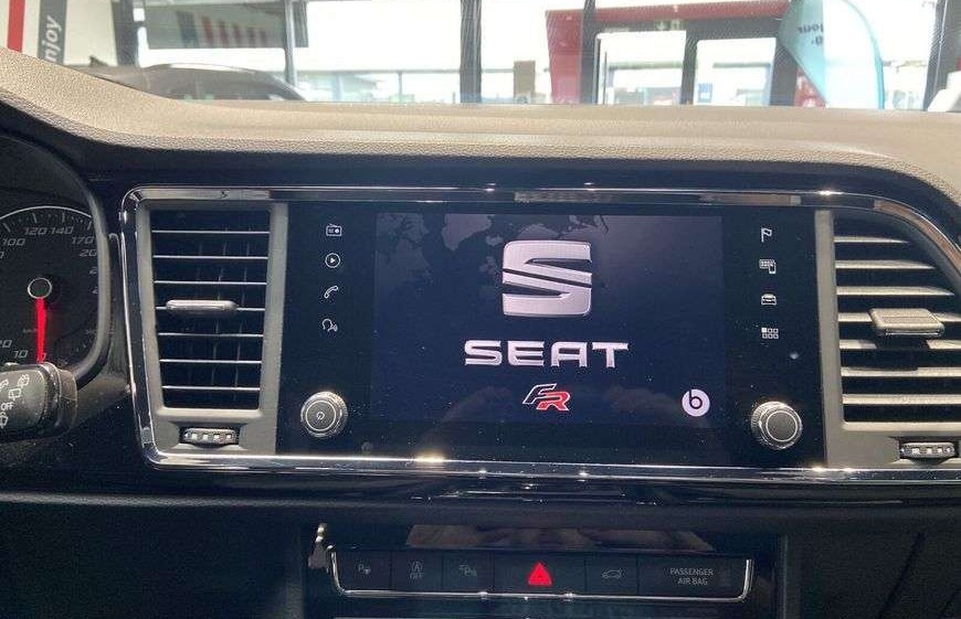 SEAT Ateca 2.0 TSI 4Drive DSG FR PANO AHK ACC LED ALU