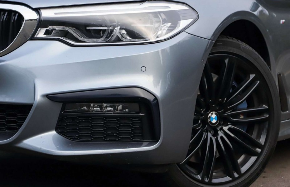 BMW Řada 5 i xDrive Touring M Sportpaket Head-Up DAB