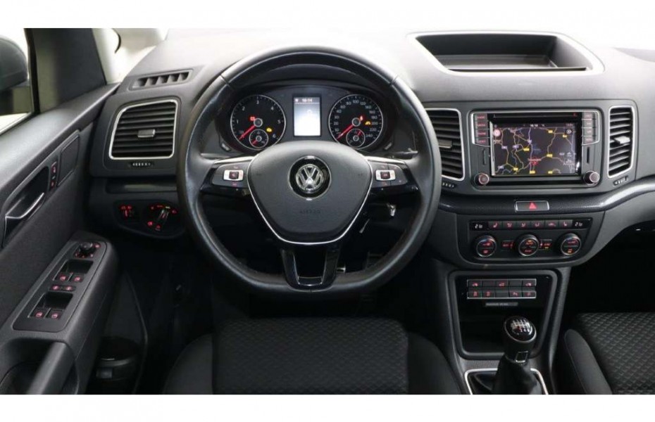 Volkswagen Sharan 2,0 TDI United 7-Sitze Pano Klima AHK PDC