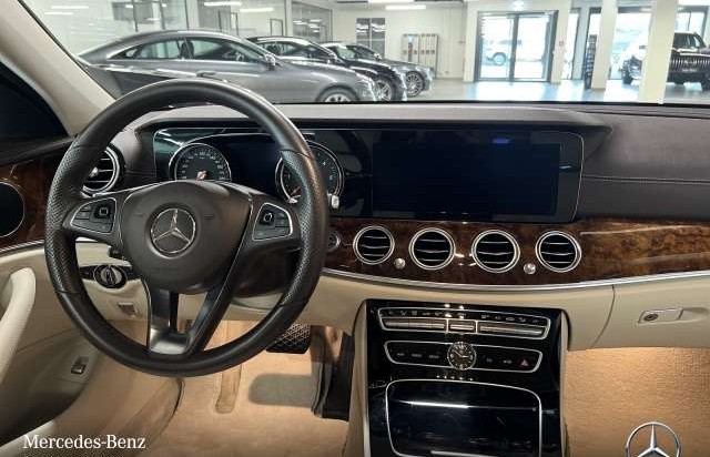 Mercedes-Benz Třídy E 350d T 4M Exclusive Fahrass Multibeam Distr.