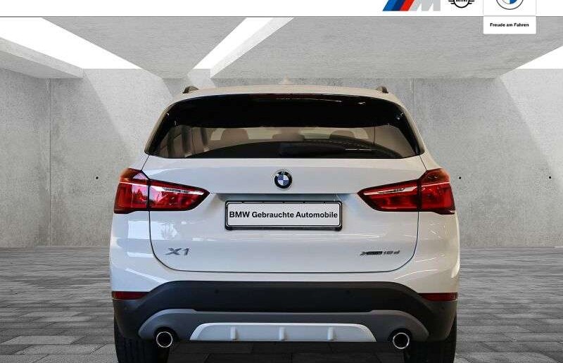 BMW X1 xDrive18d Sport Line LED/HUD/HiFi/AHK/Navi/