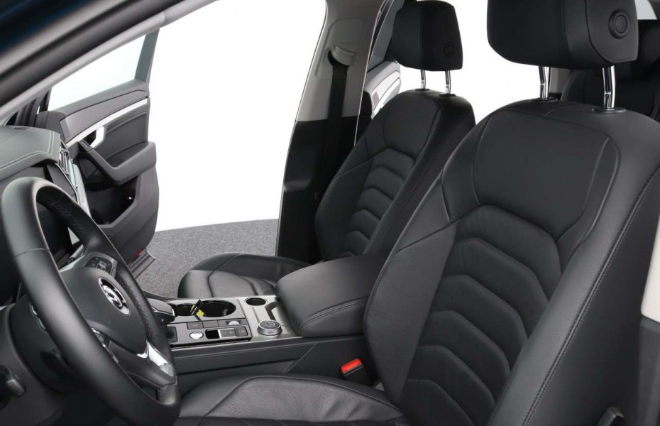 Volkswagen Touareg 3.0 V6 TDI Tiptronic Elegance Navi Taž AdTemp Apple
