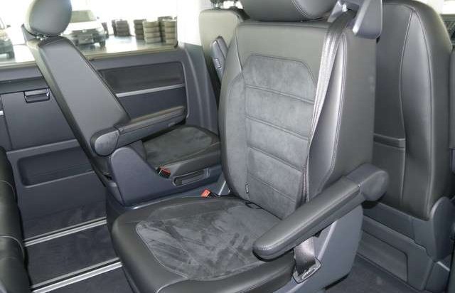 Volkswagen Multivan Comfortline 2.0 TDI DSG Navi AHK