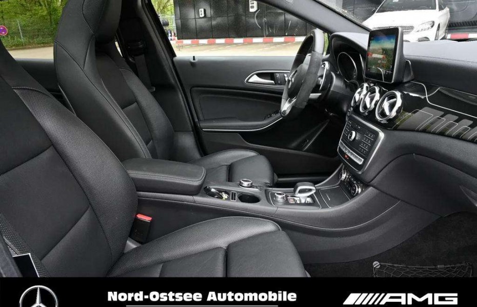 Mercedes-Benz GLA 45 AMG 4M COMAND Pano Night LED Harman Kamer