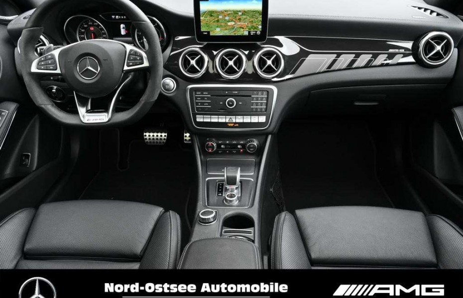 Mercedes-Benz GLA 45 AMG 4M COMAND Pano Night LED Harman Kamer