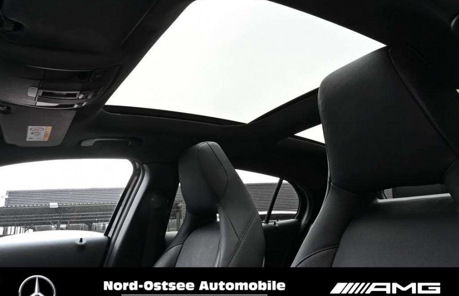 Mercedes-Benz GLA 45 AMG 4M COMAND Pano Night LED Harman Kamer