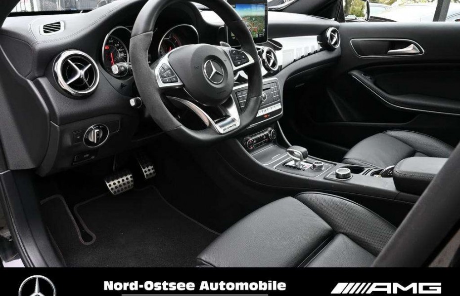 Mercedes-Benz GLA 45 AMG 4M COMAND Pano Night LED Harman Kamer