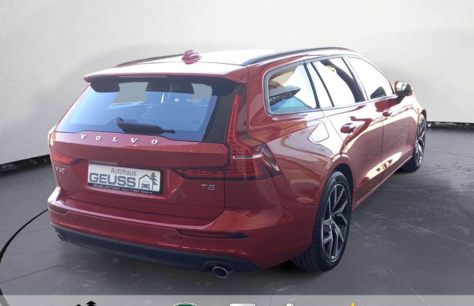 Volvo V60 Kombi T5 Momentum WinterPak Pano Taž Navi LED Apple VentSed