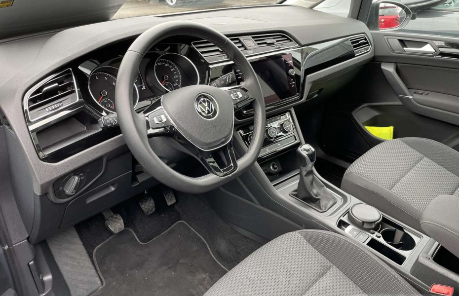 Volkswagen Touran 1.5 TSI Comfortline Pano LED Navi 7 míst Taž