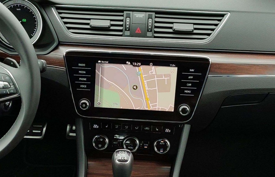 Škoda Superb Combi 2.0 TDI SCOUT DSG 4x4 LED AHK Front