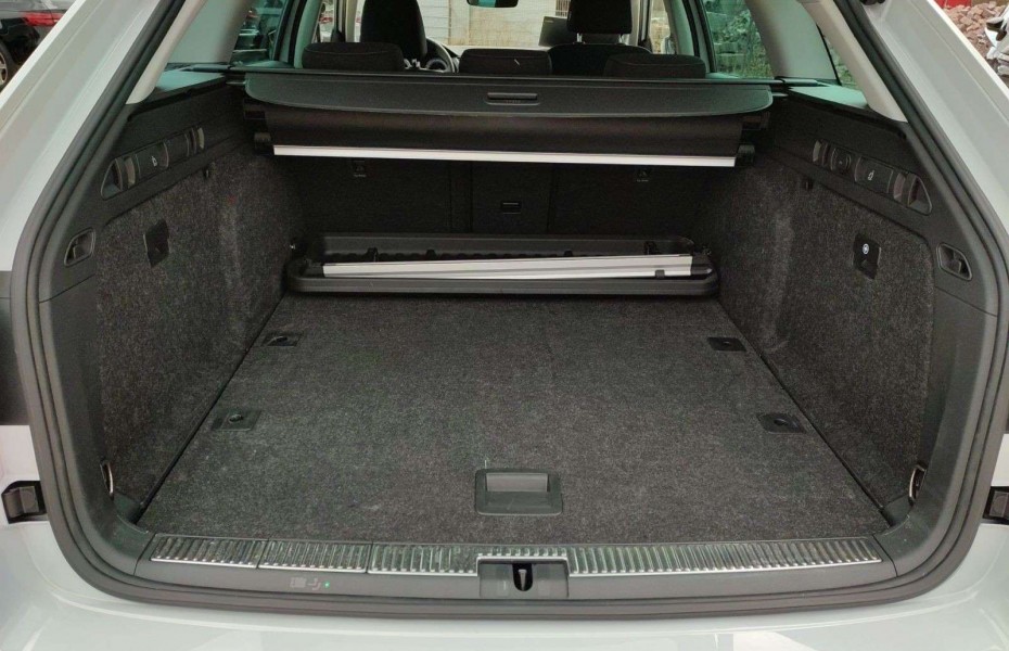 Škoda Superb Combi 2.0 TDI SCOUT DSG 4x4 LED AHK Front