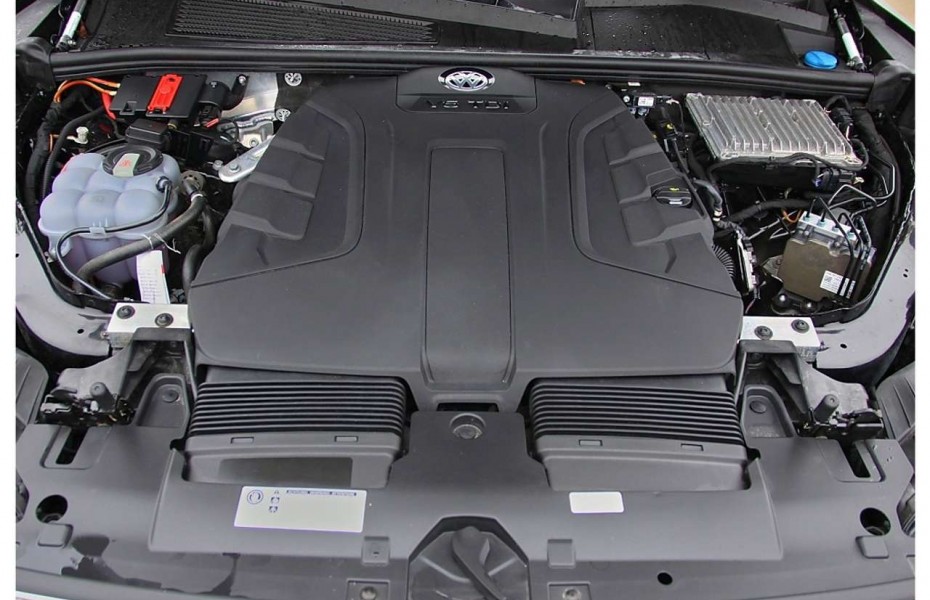Volkswagen Touareg Basis 3,0 l V6 TDI SCR 4MOTION 170 kW (231 PS) 8-G