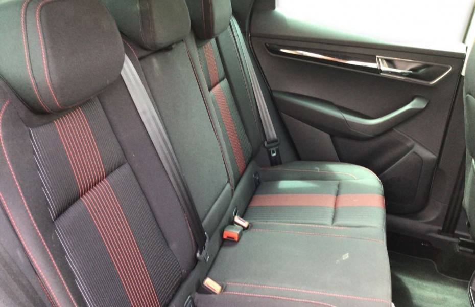 Škoda Karoq 1.5 TSI Style AHK Navi Keyless Entry