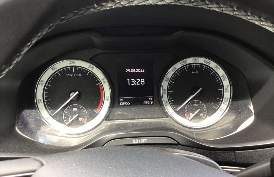 Škoda Karoq 1.5 TSI Style AHK Navi Keyless Entry