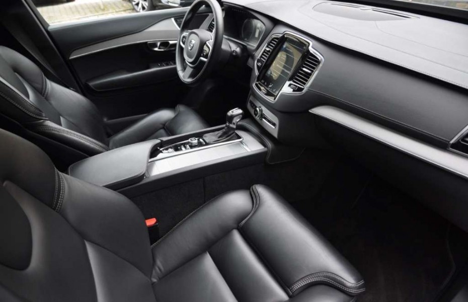 Volvo XC90 D5 AWD Inscription *Pano*AHK*Nappa*7-Sitze*