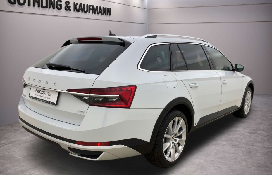 Škoda Superb Combi 2.0 TDI Scout 4x4 DSG*LED*Kamera*Navi*AHK*Ke