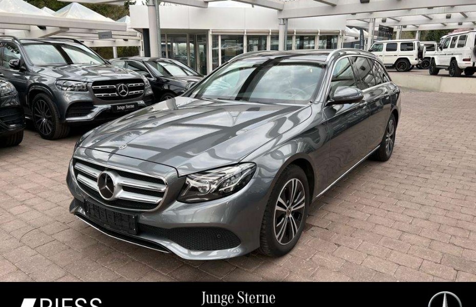 Mercedes-Benz Třídy E 220d 4M T Avantgarde Com Distronic AHK Pano 360