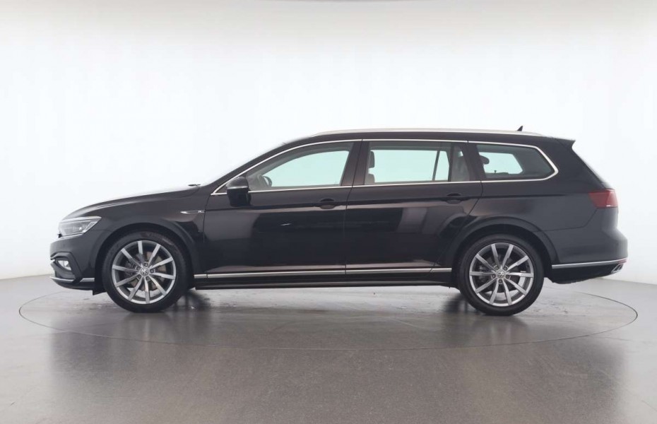 Volkswagen Passat 1.5 TSI DSG Elegance R-LINE | LED