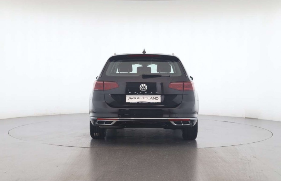 Volkswagen Passat 1.5 TSI DSG Elegance R-LINE | LED