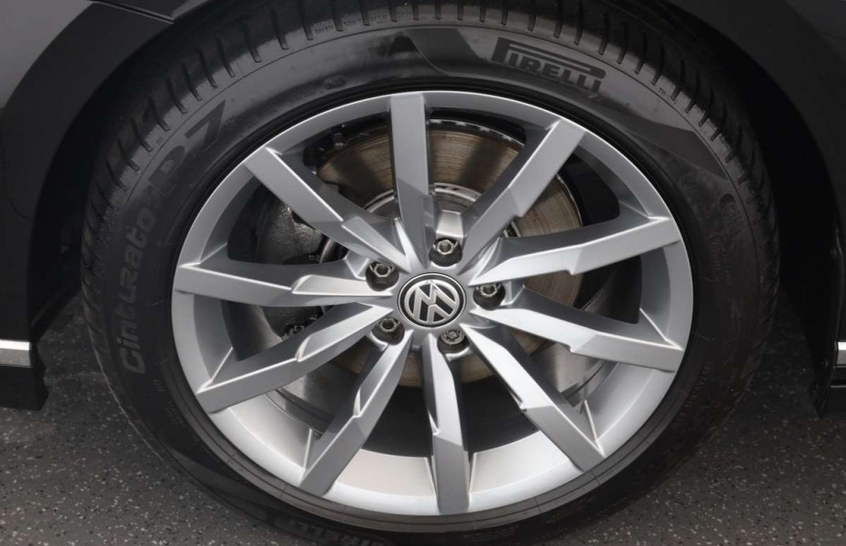 Volkswagen Passat 1.5 TSI DSG Elegance R-LINE | LED