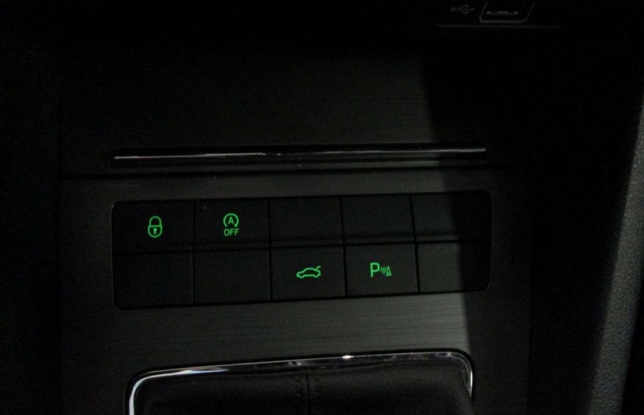 Škoda Octavia Combi 1.5 TSI ACT Clever Klima Navi Einparkhilfe