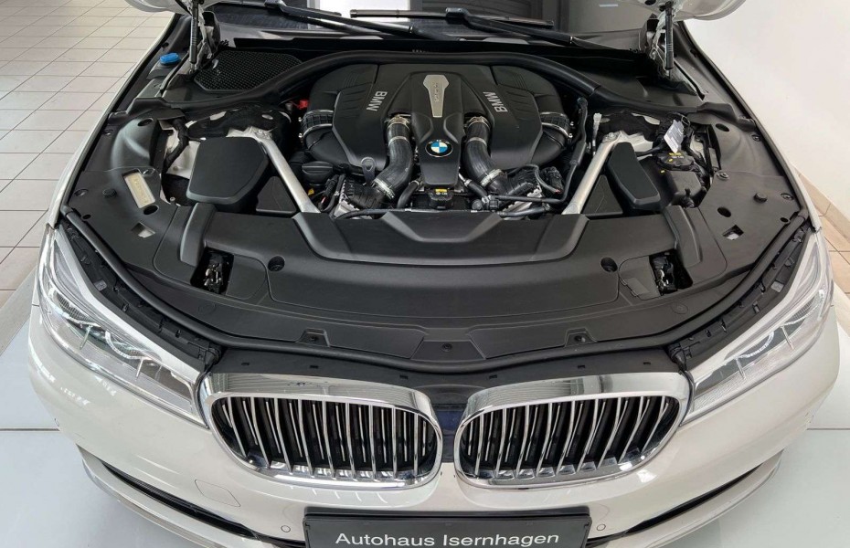 BMW Řada 7 i xDrive Kamera Massage HiFi Komfort Sport