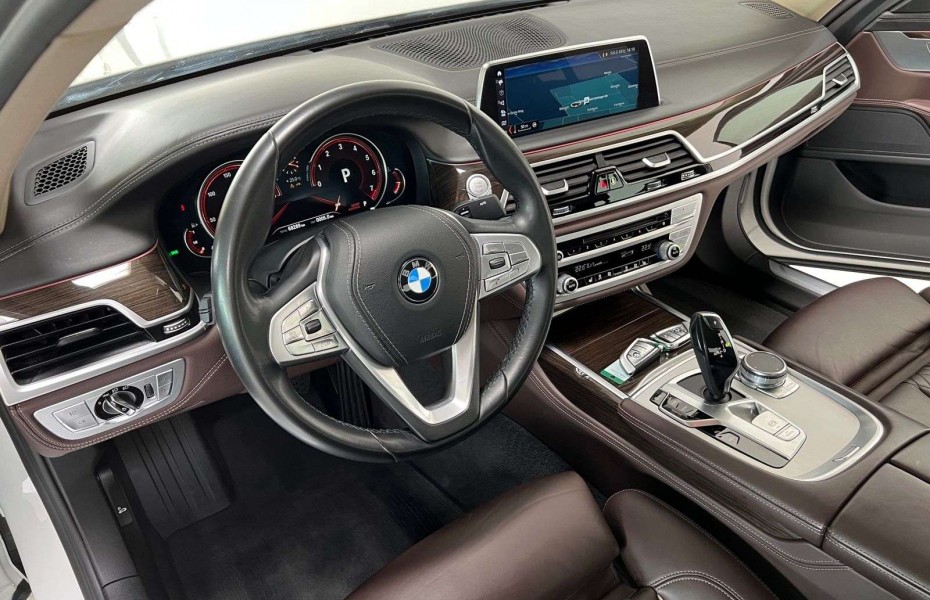 BMW Řada 7 i xDrive Kamera Massage HiFi Komfort Sport