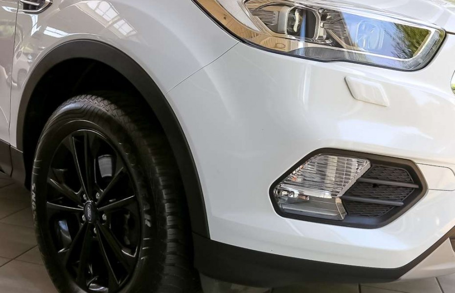 Ford Kuga Titanium AUTOMATIK AWD NAVI elHECKKL WINTER-PAKET