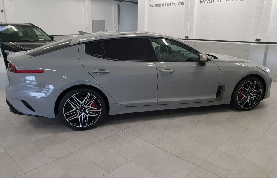 Kia Stinger 3.3T AWD GT+Alcantara+Panorama+Head-Up