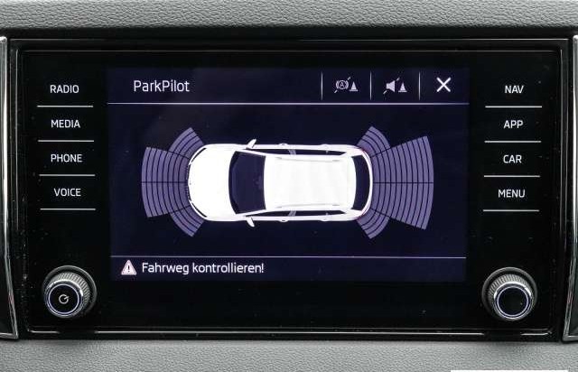 Škoda Karoq Style 1.5 TSI ACT DSG LED Navi ACC Bluetooth