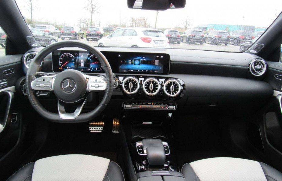 Mercedes-Benz CLA 220 SB AMG Pano Dist 360 HUD Burm