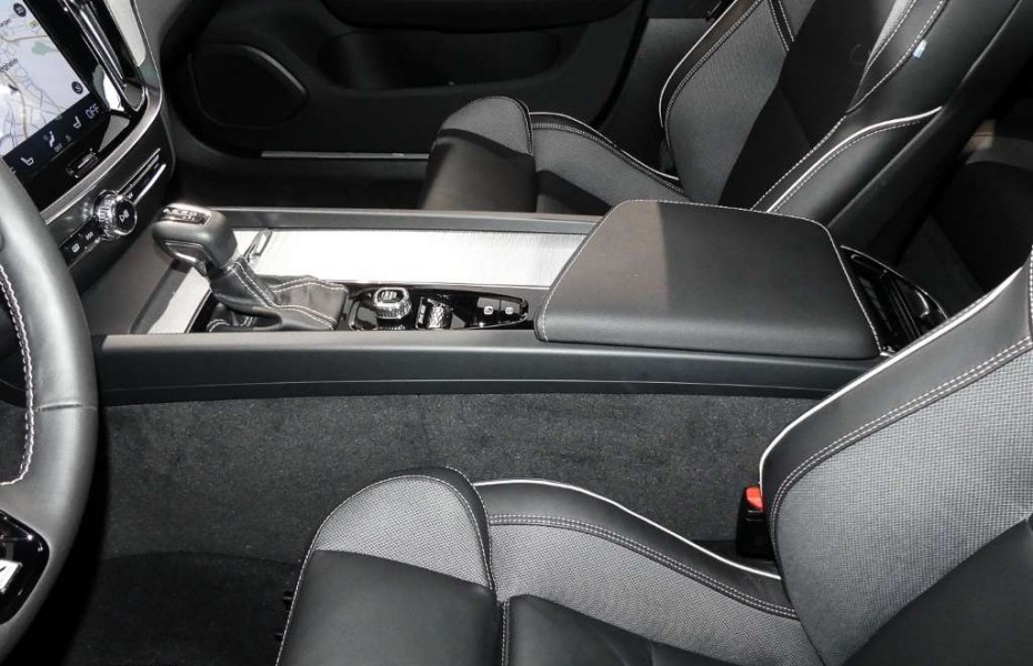 Volvo S60 T5 Geartronic R-Design Navi HUD LED AdTemp