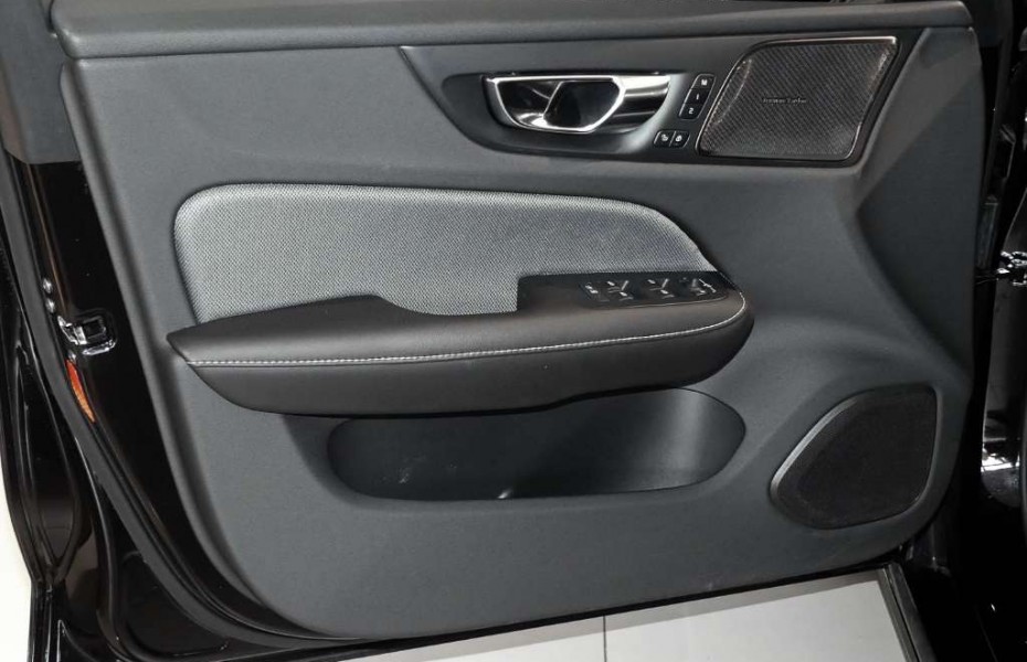 Volvo S60 T5 Geartronic R-Design Navi HUD LED AdTemp