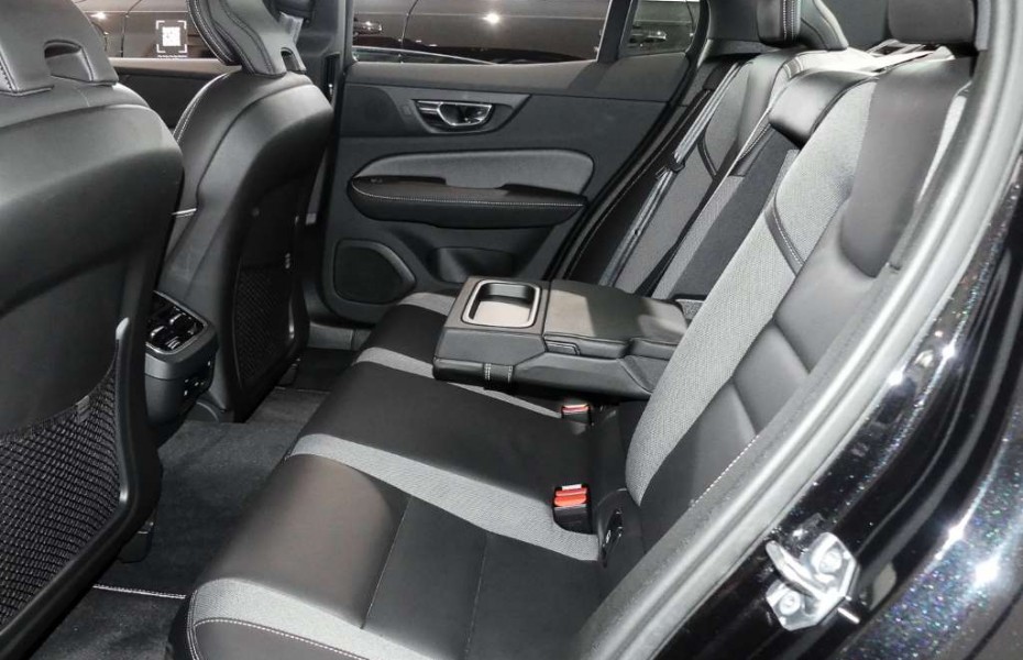 Volvo S60 T5 Geartronic R-Design Navi HUD LED AdTemp