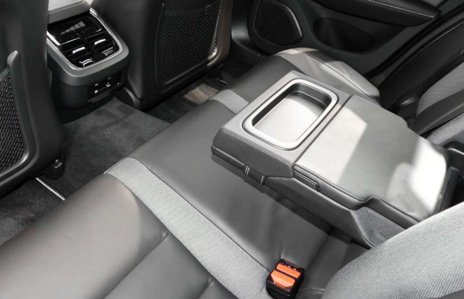 Volvo S60 T5 Geartronic R-Design Navi HUD LED AdTemp