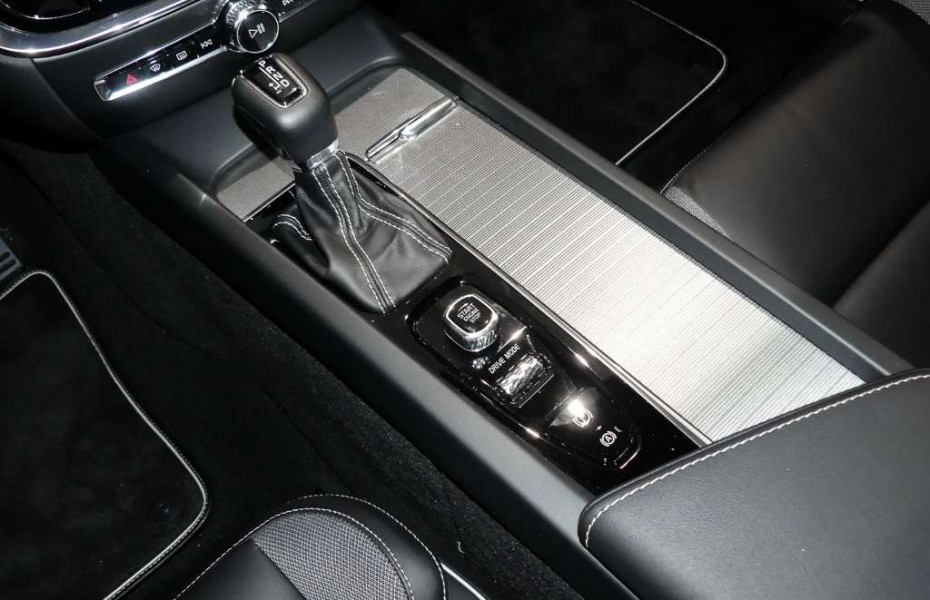 Volvo S60 T5 Geartronic R-Design Navi HUD LED AdTemp