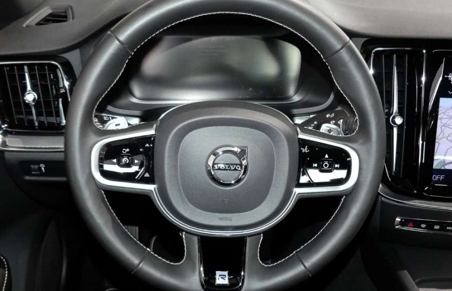 Volvo S60 T5 Geartronic R-Design Navi HUD LED AdTemp