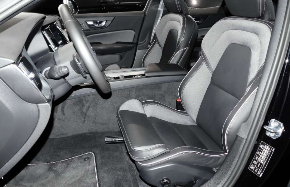 Volvo S60 T5 Geartronic R-Design Navi HUD LED AdTemp