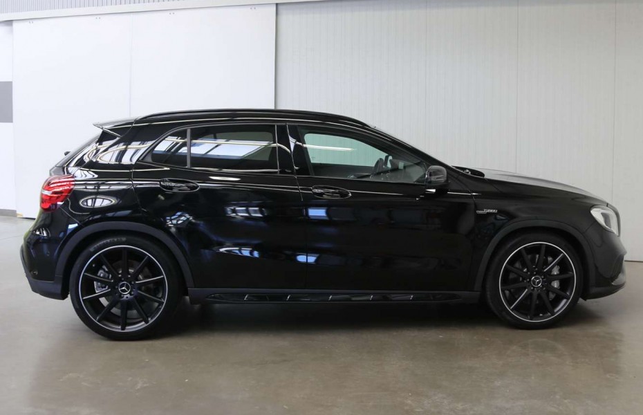 Mercedes-Benz GLA 45 AMG 4M Pano Harman 360 AdTemp