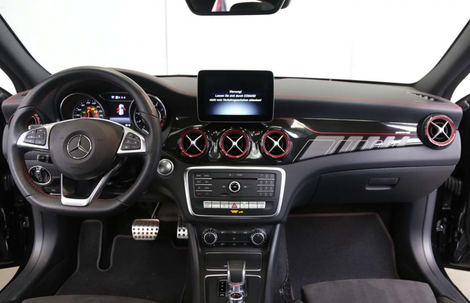 Mercedes-Benz GLA 45 AMG 4M Pano Harman 360 AdTemp