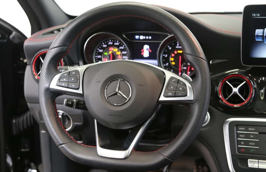 Mercedes-Benz GLA 45 AMG 4M Pano Harman 360 AdTemp