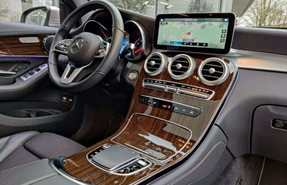 Mercedes-Benz GLC 300 4M AMG-Line|Distronic|AHK|Panoramadach